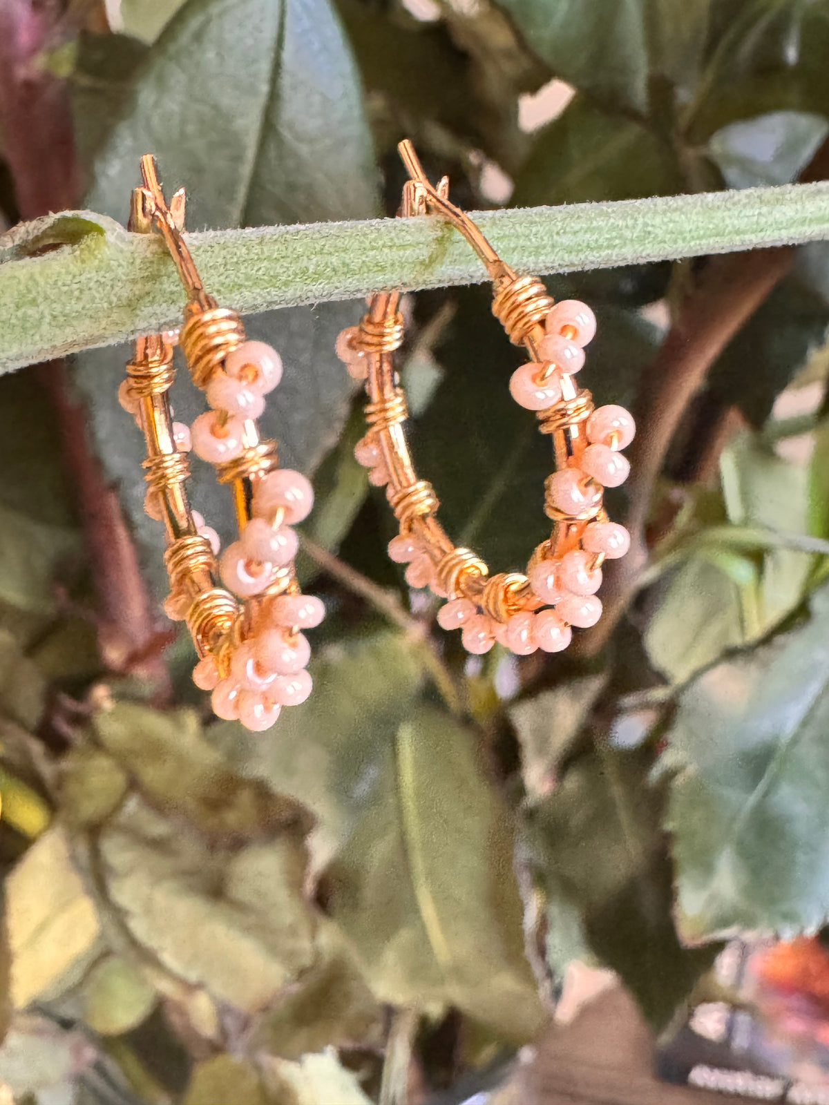 Tiny pearls earrings