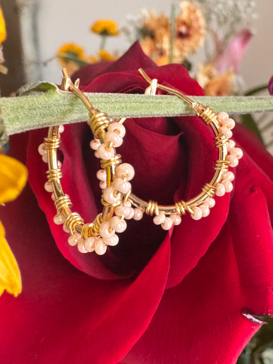 Tiny pearls earrings